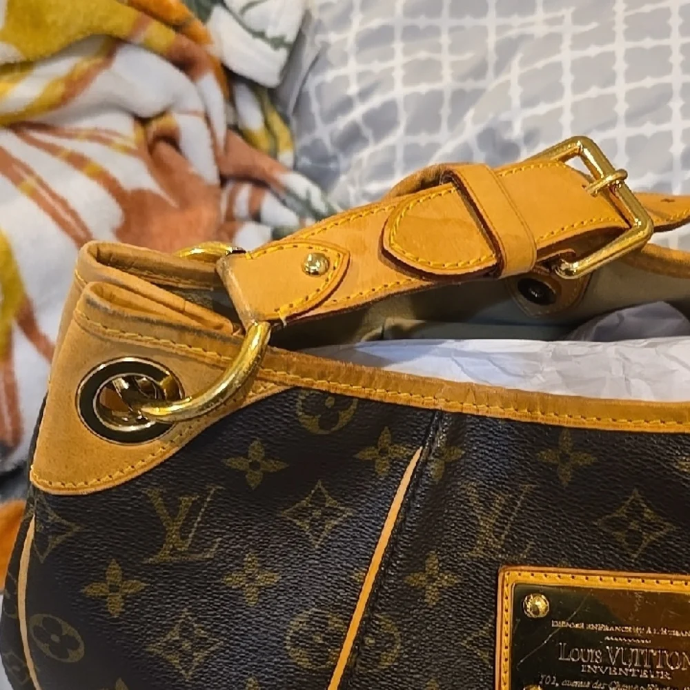 Louis Vuitton Brown and Tan Monogram Shoulder Bag - Picture 3 of 14